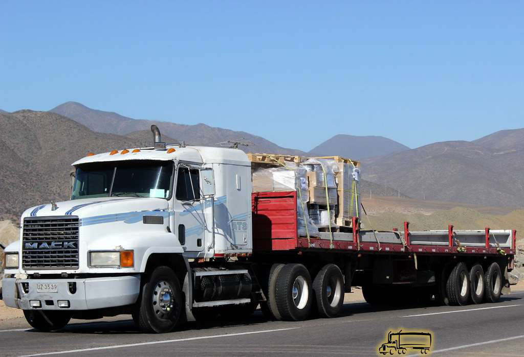 Camión Mack CH 613